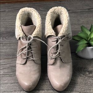 Nordstrom Caslon Leather Suede Wedge Bootie Fleece Trim Ivory Cream 8